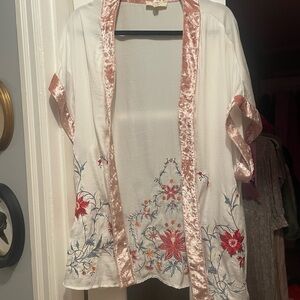 Entro Pink and White Kimono